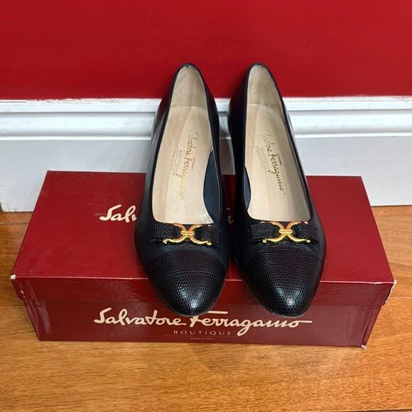 Salvatore Ferragamo Black Leather Loafers with Gold Accent size 7.5 - Picture 1 of 9